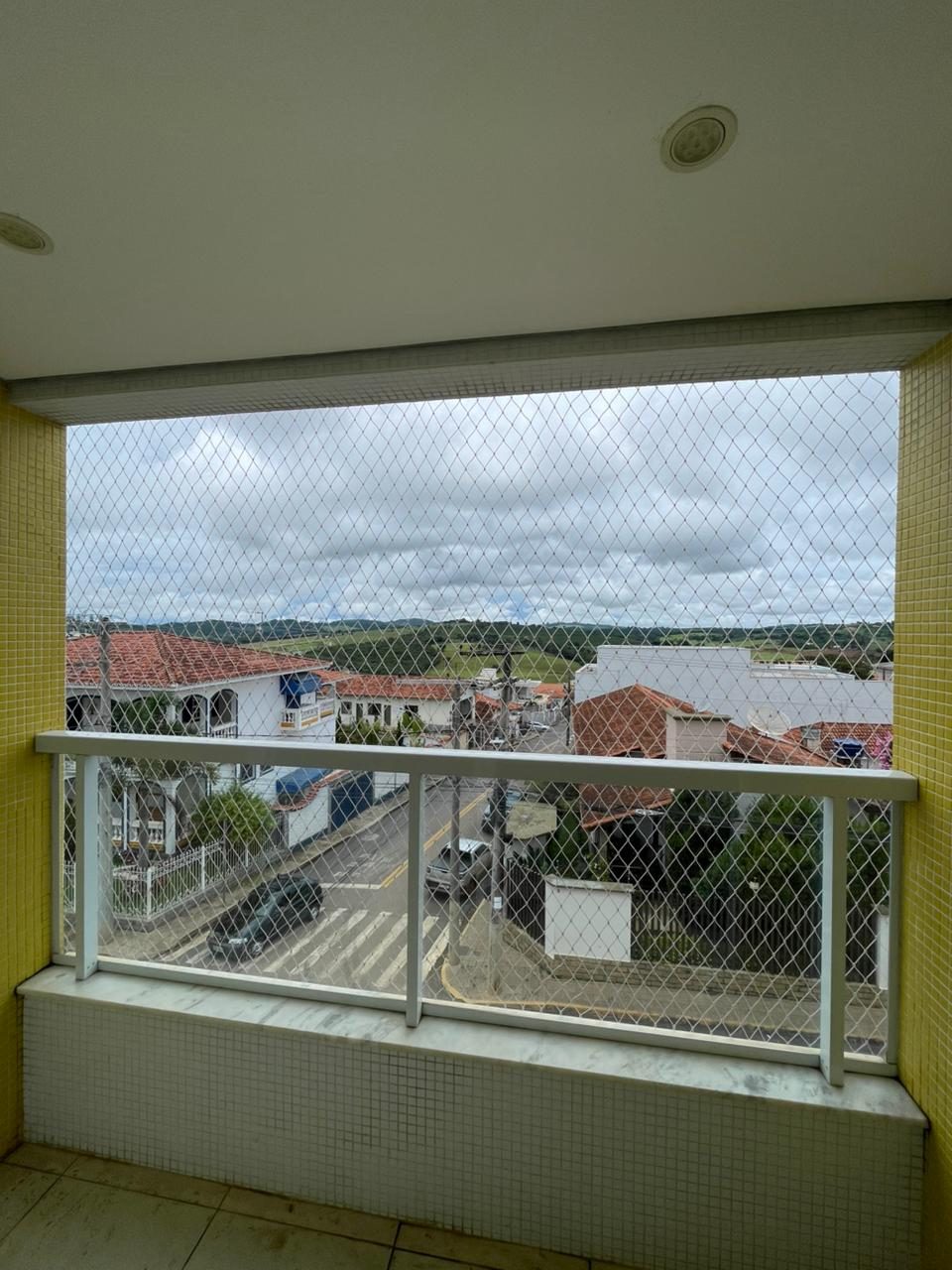 Rede de proteção instalada em sacada com vista